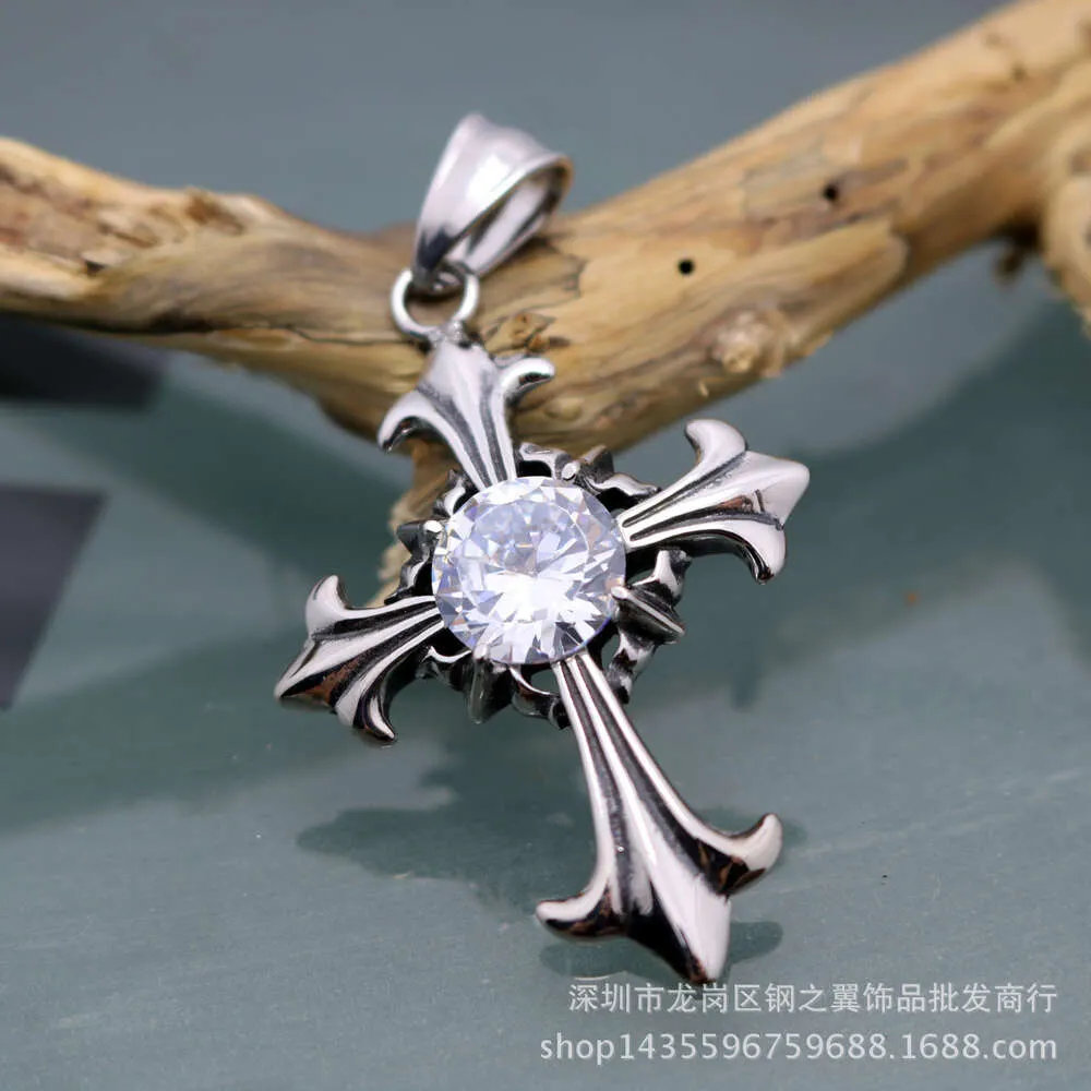 CH Designer Cross Pendant Necklace Chromes Fashion Jewelry Titanium Steel Diamond Inlaid Zircon Heart Sweater Chain Lover Gift Luxury New 2024 HK6X