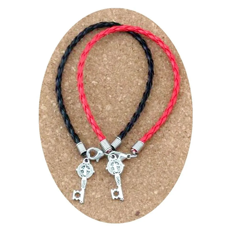 50pcs lots bracelet en cuir antique argent benedict médaille croix clés clés religieux pendentifs Red Black251a