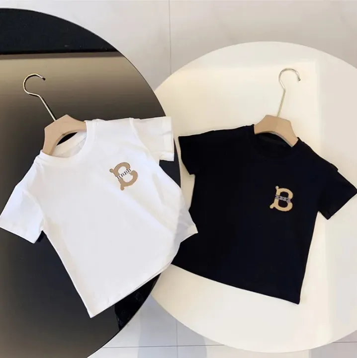 2024 Designer Baby Kids Short Sleeve Tees Tops Baby Boys Luxury Brand Shirts Girls Fashion Letter Tshirts Chilsrens Casual Letter Tryckta kläder T-shirts