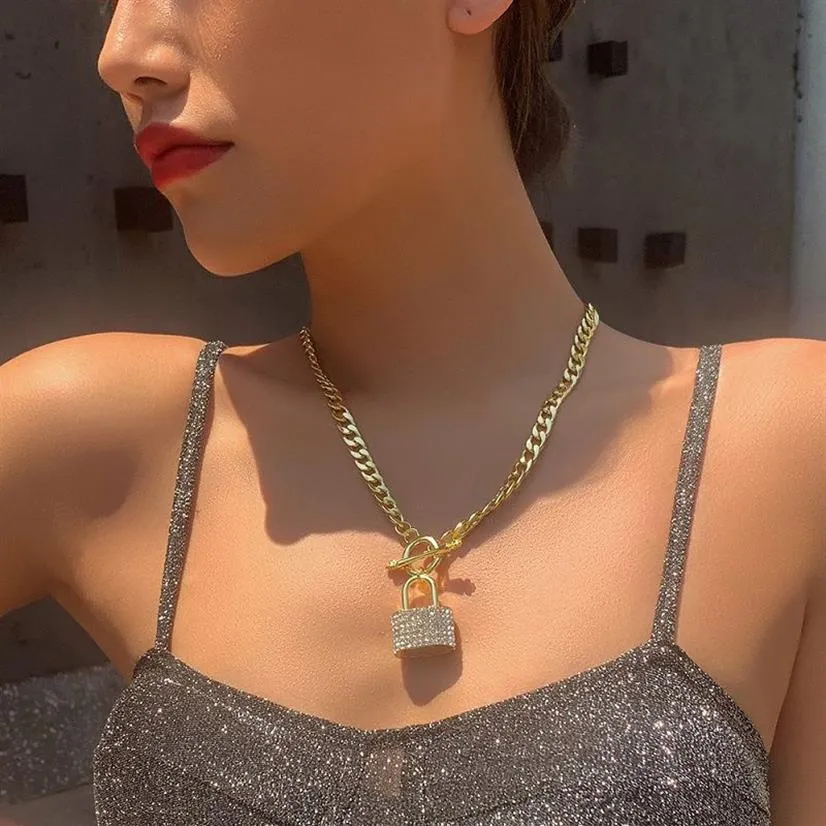 Diamond Lock Pendant Riglate Designer Necklace for Women Girls New Popular INS Fashion Luxury Sightated Golden Link Cha292n