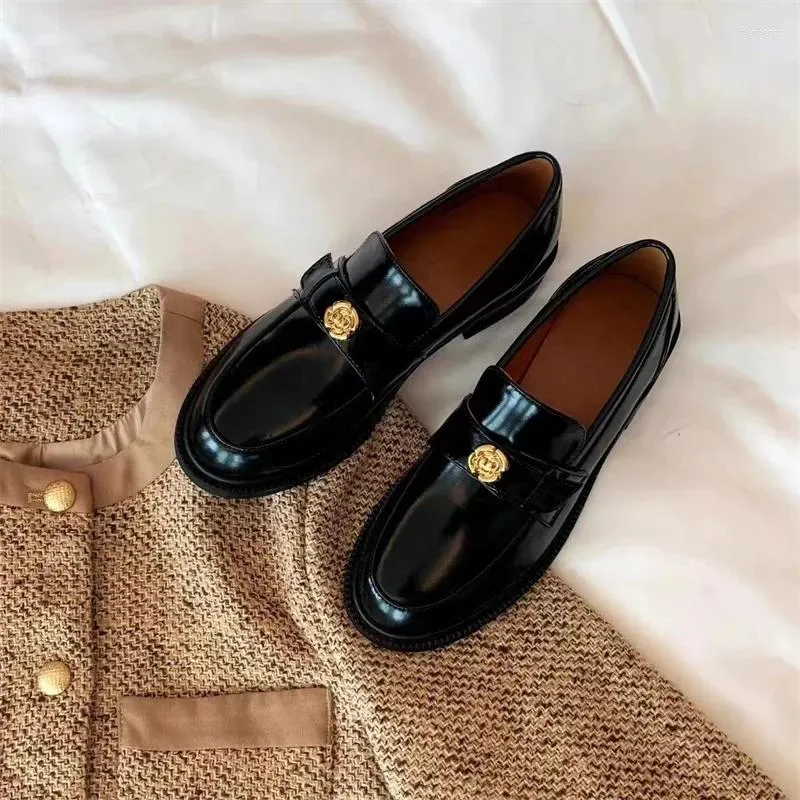 Chaussures habillées marque lofer petit bouton doré bouton épais semelle simple chaussure simple en cuir véritable tête rond une étape pour les femmes