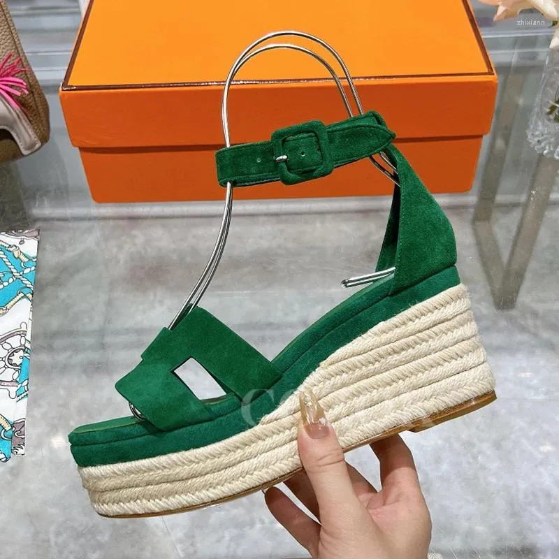 Sandali Summer femminile zeppe 2024 appaiono sbiancante piattaforma aperta per bambini in pelle scamosciata materiale quadrata a testa quadrata scarpe