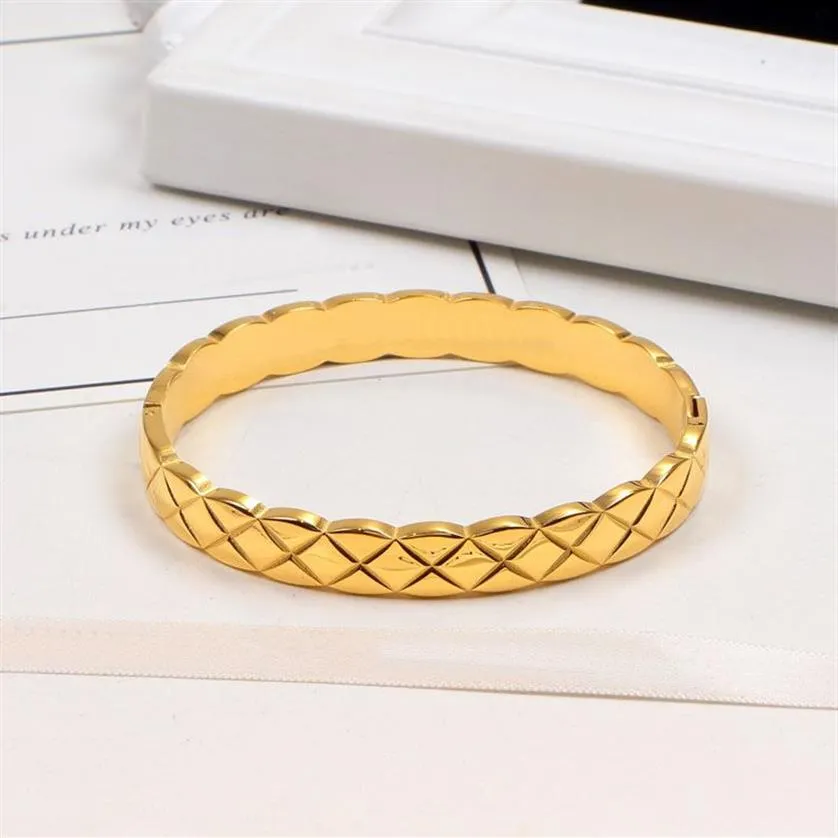 Ny klassisk 18K guld rostfritt stål graverade armband armband kvinnor diamant gelang armband rhombus designer lyxarmband juvel247e