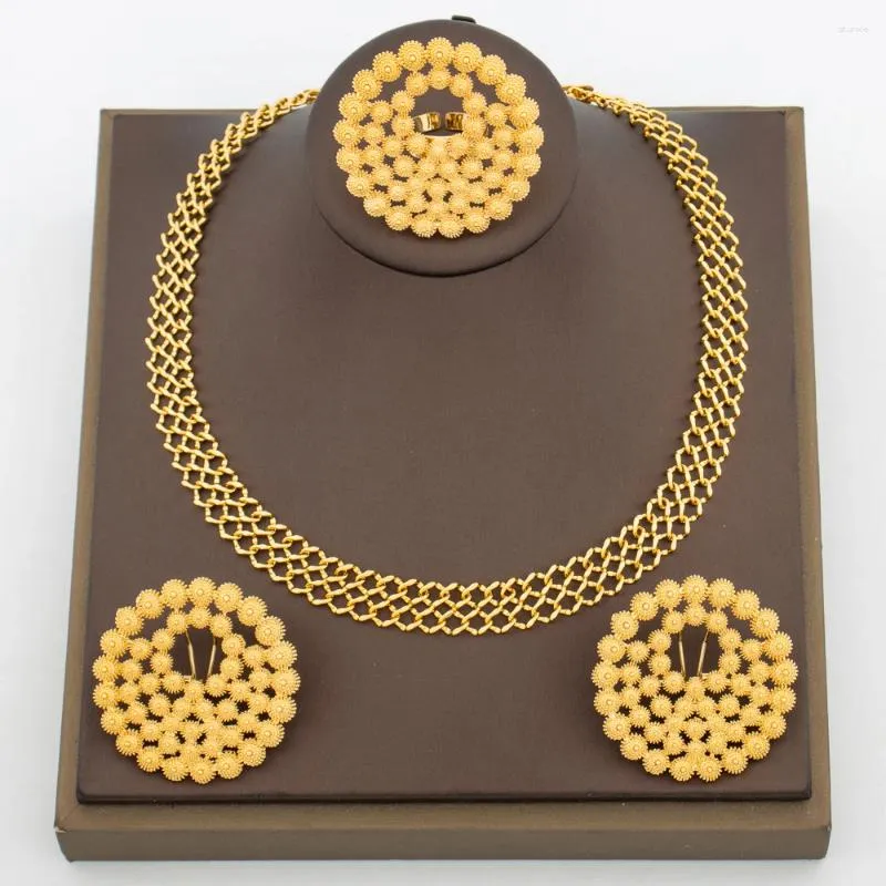 Серьги для ожерелья устанавливают модные женщины и ювелирные украшения для серьги 18 тыс.