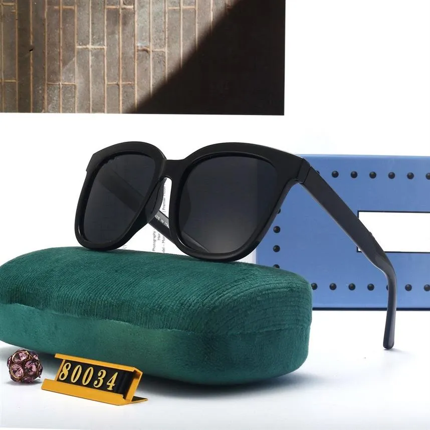1pcs Moda Yuvarlak Güneş Gözlüğü Gözlük Güneş Gözlükleri Tasarımcı Marka Siyah Metal Çerçeve Koyu 50mm Cam Lensler Erkek Kadınlar İçin Daha İyi B225T