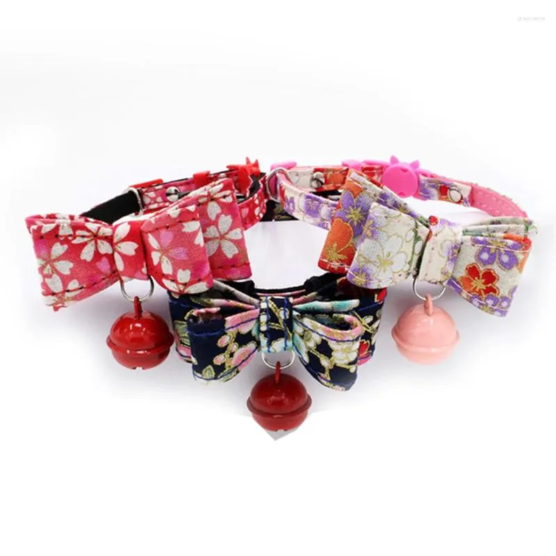 Collari per cani per gatto da gatto bowknot con campanello Cats Necklace Collana Decorazione di fiori Accessori per piccoli cani mediocri dropship