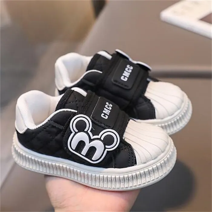 Baby First Walkers Spring Autumn Children Shoe Shoe en cuir en cuir pour tout-petit Garçons filles Sneakers mignons Soft Sole Fashion Kids Sports Chaussures