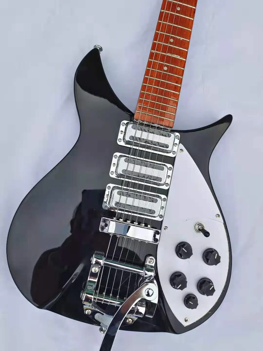 12 cordas de guitarra elétrica Ricken 325 Corpo de mogno de pau -rosa preto Transporte rápido