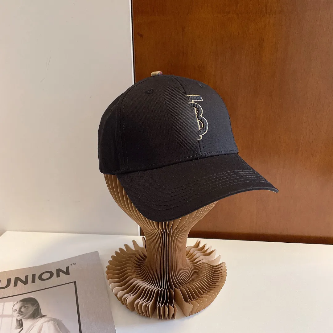 Alla hjärtans dag present Baseball Cap Designer bur hatt mössor och kvinnors mössor par gåvor dammväska mode kvinnor hattar