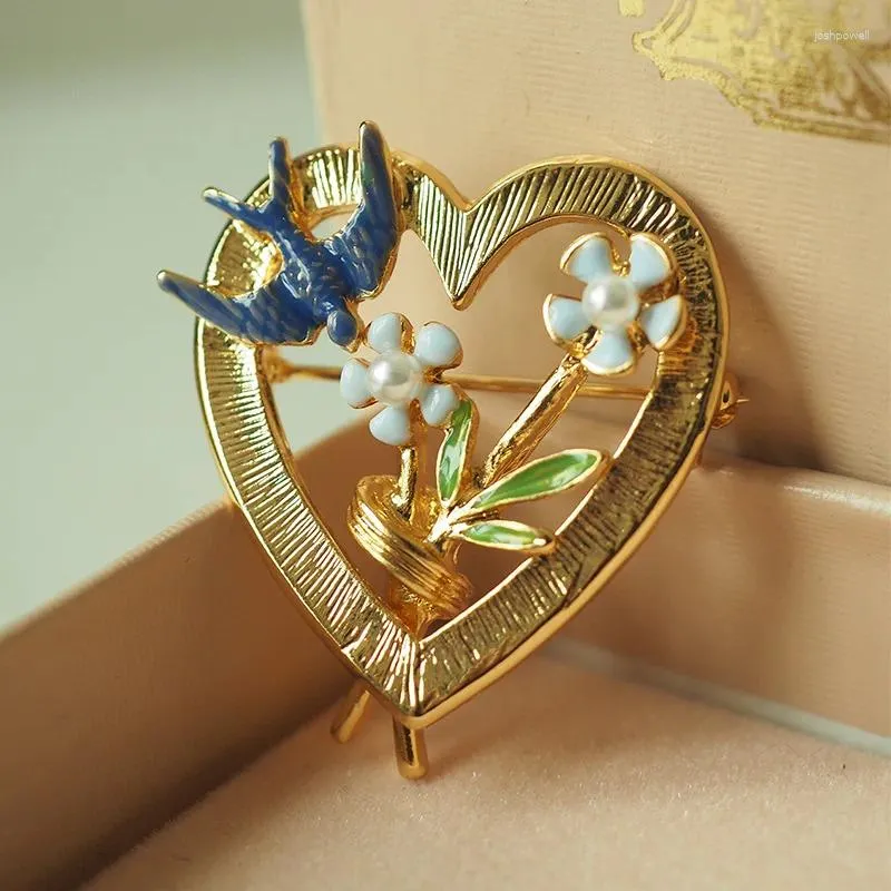 Brooches Europe And The United States Vintage Elegant Fresh Natural Niche Design Delicate Craft Swallow Flowers Fashion All-