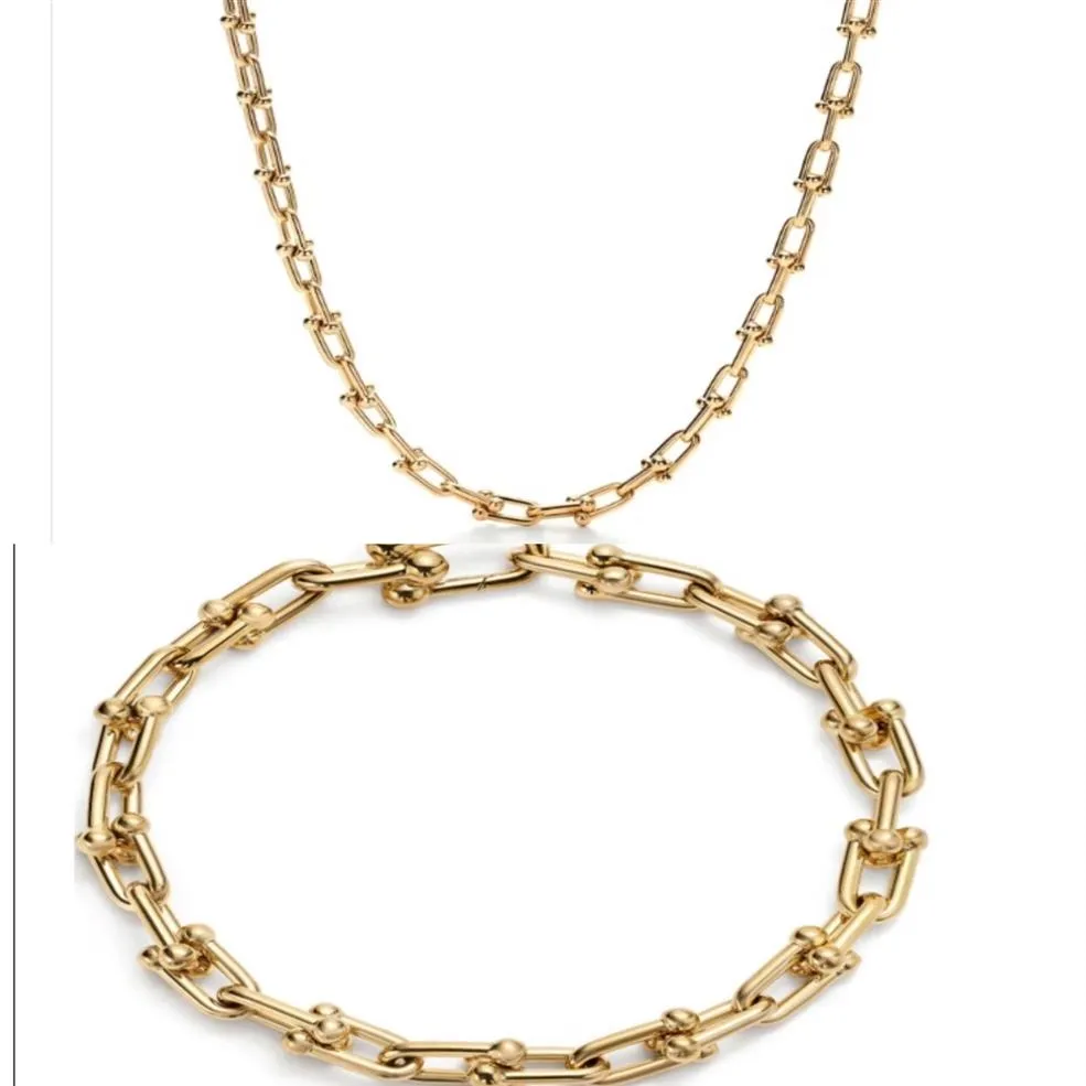 Neccante a ciondolo a pendente di diamanti Ciondolo dorato per donne collane Gioielli per il corpo sottili hardware a forma di U Coppia