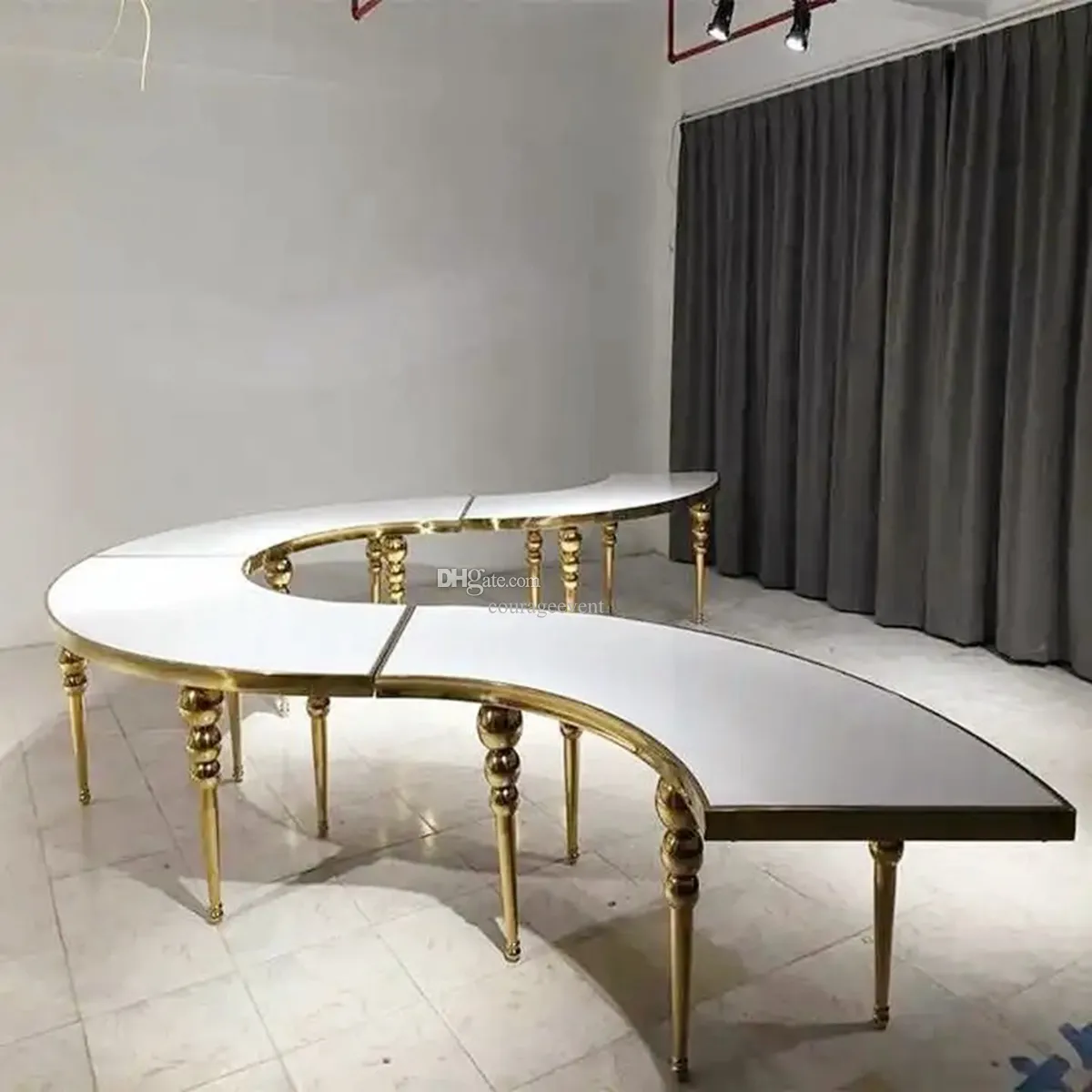 Populär lyxsektor Glass Top Marble Serpentine Table Wedding Gold Rostfritt Steel Half Moon S Shape Party Tables