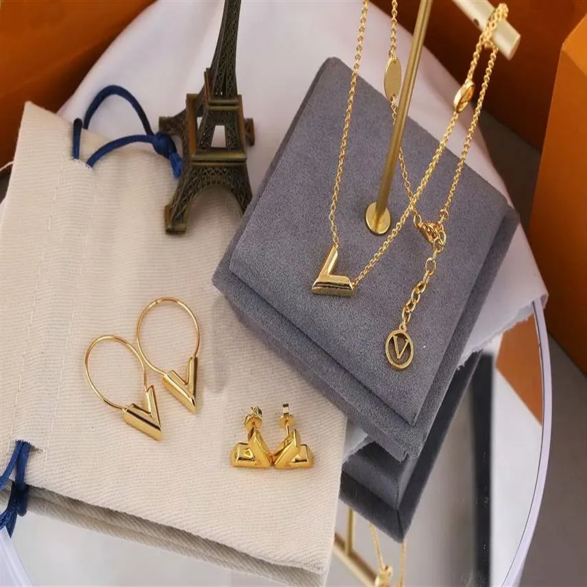 Europa America Style Schmucksets Lady Womens Gold Silber Rosenfarben-Metall Gravures Buchstaben Essentielle V Halskette Armband Ohrringe 216z