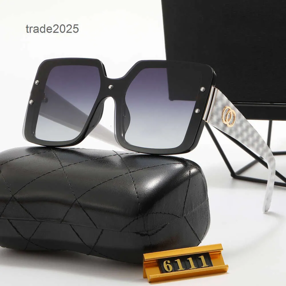 Designer-Sonnenbrillen 2023 Designer-Luxusartikel Strand Sonnenbaden Fahren Coole Fotos für die Reise Musthave Spezieller Anti-Fernlicht-Fahrerspiegel Tag und Nacht Doppelfunktion