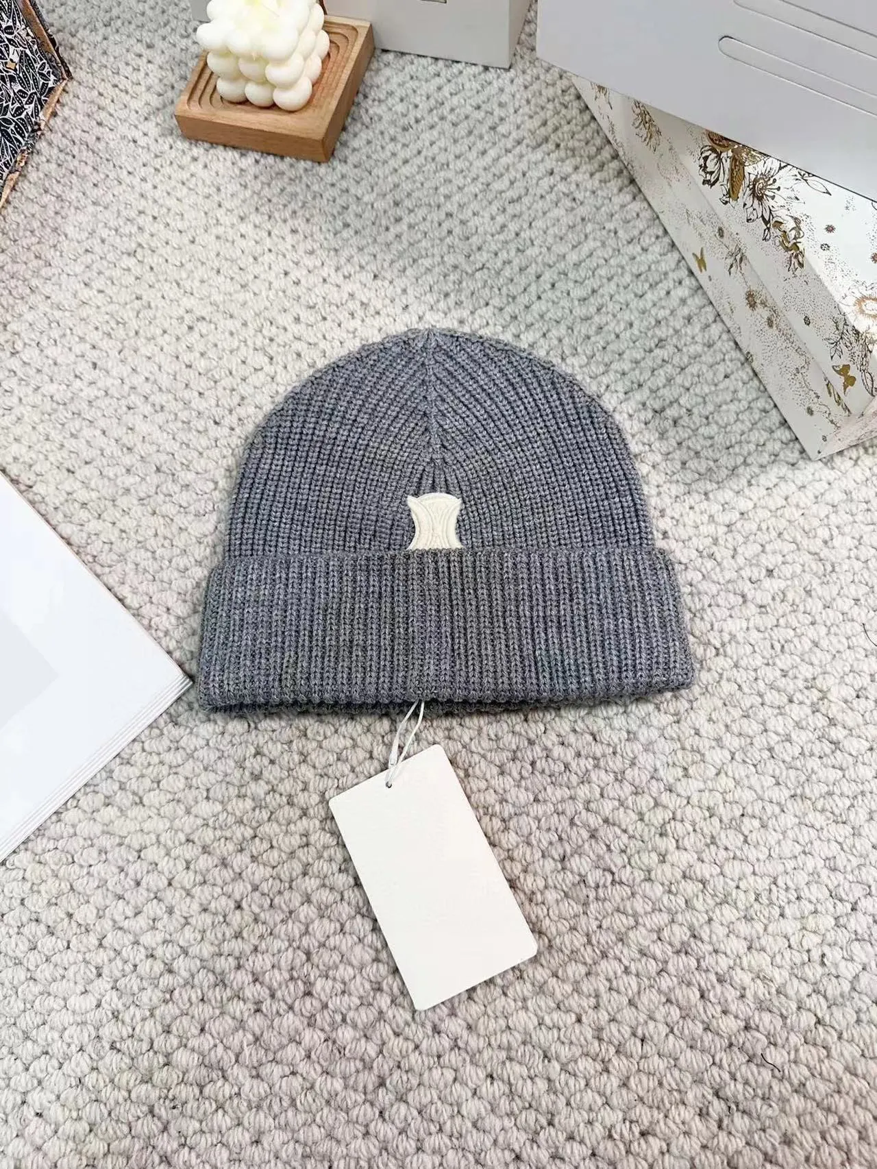 Triomphee Applique seamless cashmere beanie Classic type cashmere fallow Keep warm in winter Good match Bonnet Eight colors available Street luxury2AA32384D