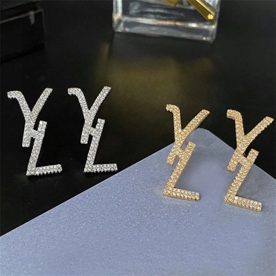 Lyxdesigner Womens Earrings Fashion Stud Earings Clover Gold Elegant For Woman Classic Brand Letters High Quality With Box324T