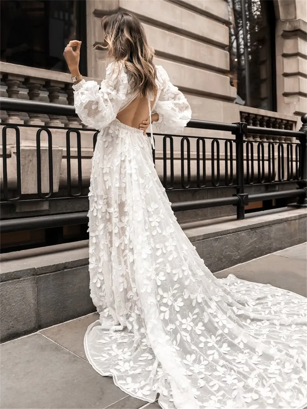 Appliques floreali moderne Donne Donne con maniche a lanterna lunghe Abiti da sposa aperti con abito da sposa bohémien Robe de Mariee