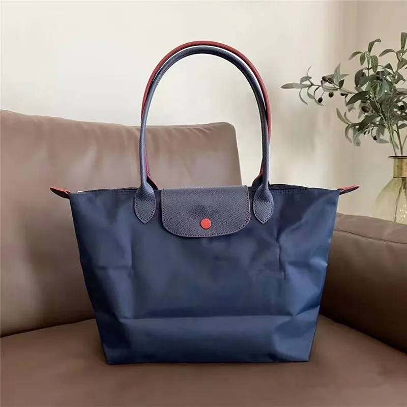 2024 DAPU Solid Color Handväska shoppingväska klassiska kvinnor axel lyxmode stor kapacitet väska damer handväska