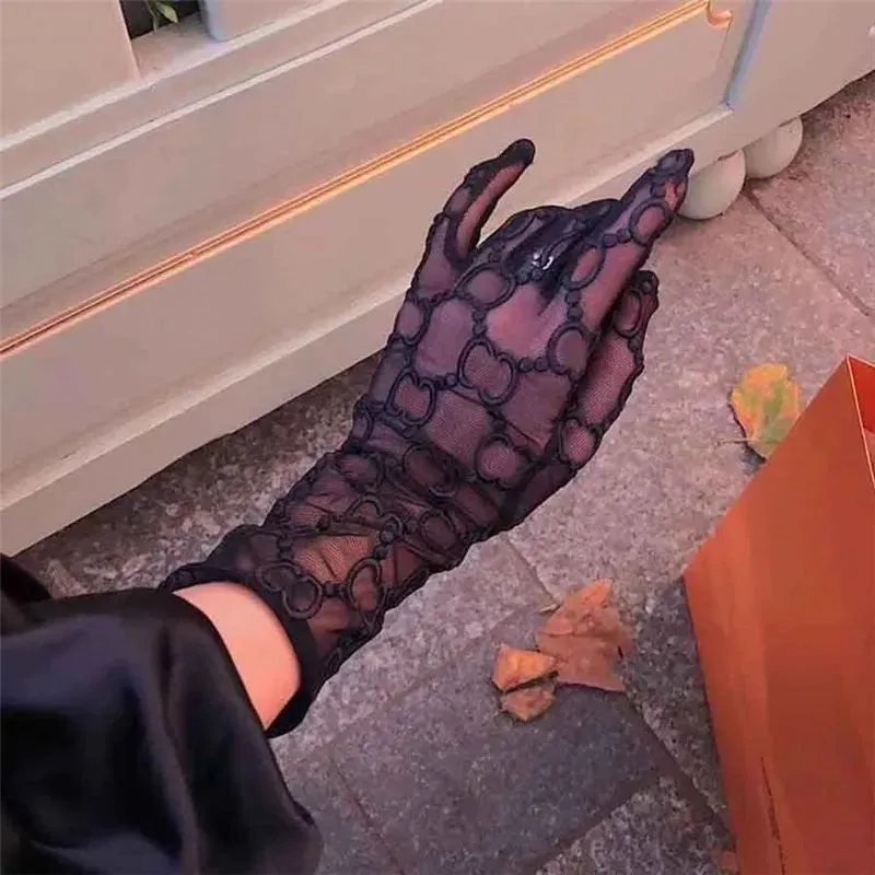 2024 Hot Koop Prom Brief Kant Avond Trouwjurk Handschoenen Zoete Borduren Alle Vinger Handschoenen Vrouwelijke Rijden En Rijden Celebrity Arm covers Vrouwen Lange Mesh Handschoen