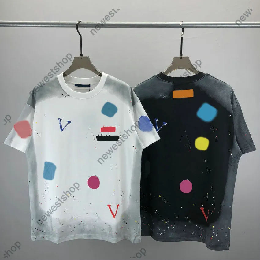 24SS Europe Hommes T-shirts Hommes Designer Tee Summer Couleur Lettre Graffiti Imprimer T-shirt à manches courtes Coton Femmes Noir Blanc T-shirts S-XL