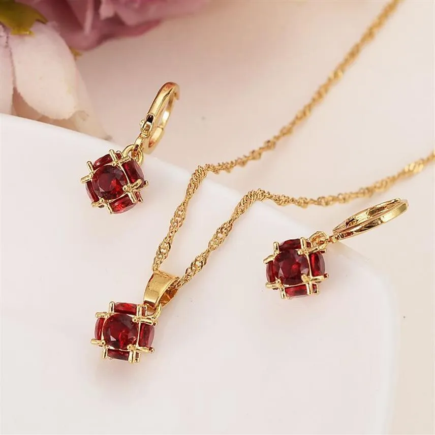 Königin Neue rote Farbe Zirkon Brauthochzeit Schmucksets mit 9k fein gelbgold gefüllt Halsketten Anhänger Ohrring Set Frauen Girls273v