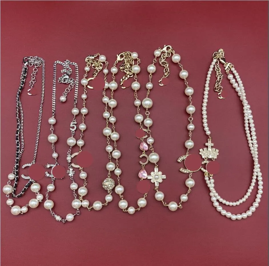Collares colgantes accesorios de lujo de lujo de alta calidad, colección de collar de perlas de letras familiares fragantes europeas y americanas, múltiples opciones para elegir