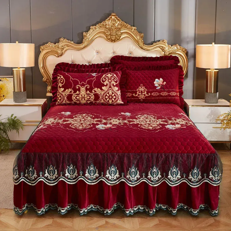 Высококлассная роскошная юбка из мягкой кровати Зимняя плюшевая штучатая стеганая крышка король королевы