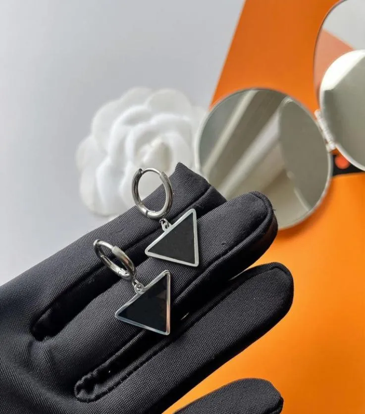 Fashion Geometric Stud Earring Black Inverted Triangle Earrings for Girls Simple Design Earrings Premium Jewelry Accessories Coupl8996542