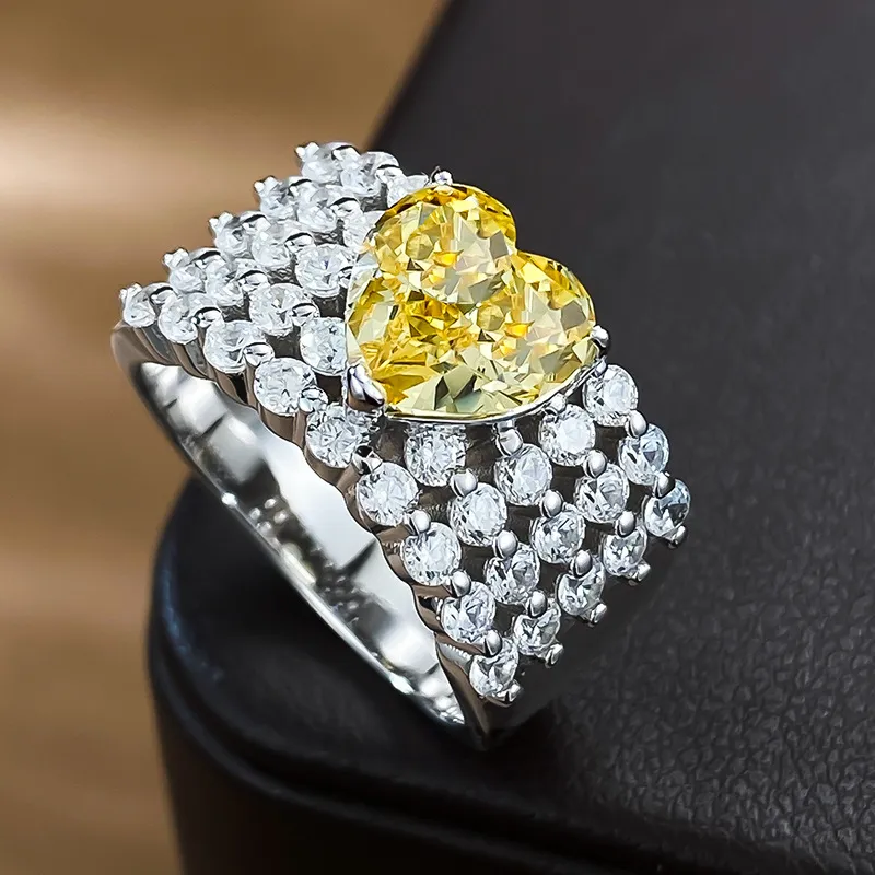 Hollow Heart Topaz Diamond Ring 100% réel 925 Sterling Silver Party Band Anchons pour femmes Gift Bijoux de fiançailles pour hommes