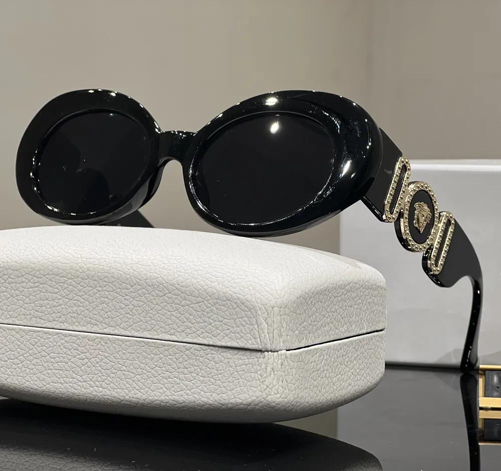 Women Sunglasses Retro Photochromic Lens UV400 Protection Polycarbonate Frame UV400 Sunglasses: A Buying Guide for Women main image 3
