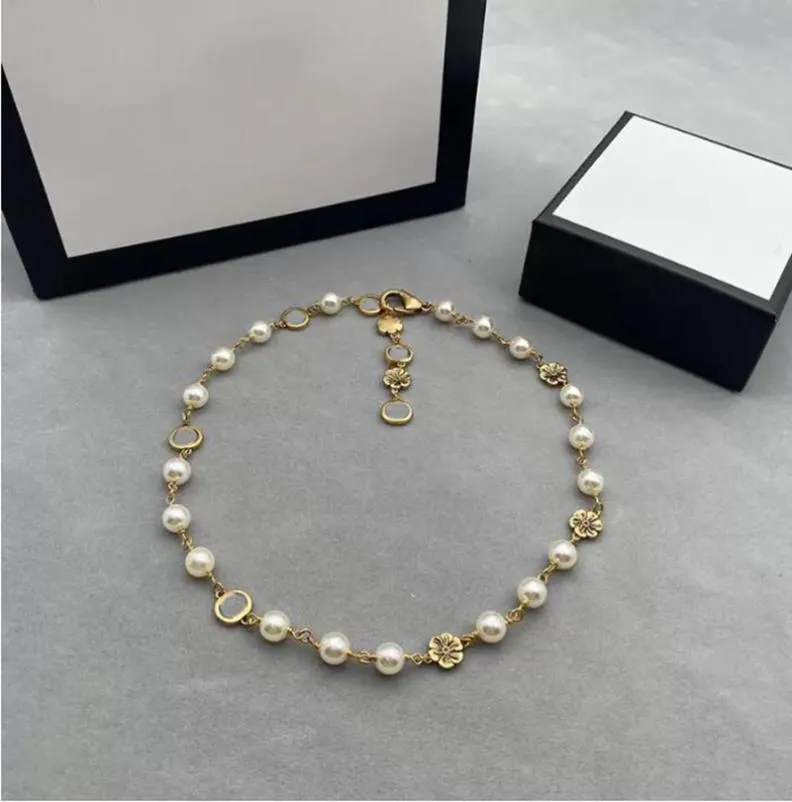 Collier de fleurs femmes bijoux de créateur collier de chaîne en or pour femmes lettres de luxe bijoux colliers de perles de mariage 2210311Z1860241
