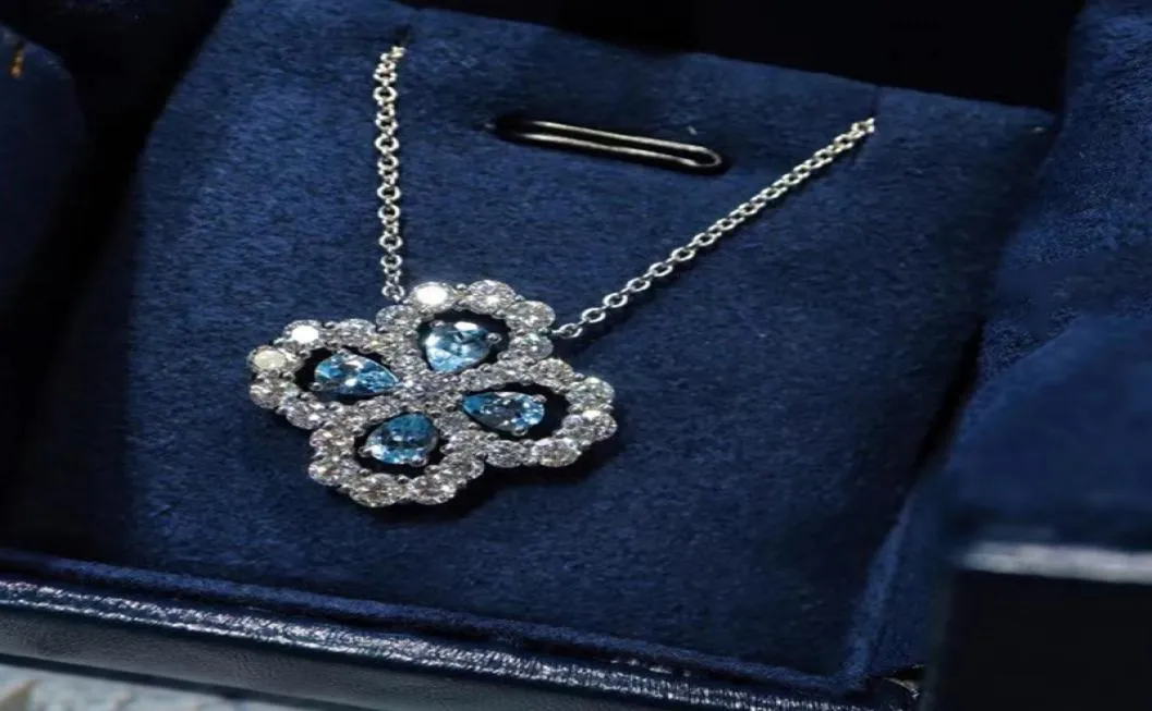 Fourleaf Clover Necklace Luxury Nisch full av diamanter Aquamarine Collarbone Cold Wind Necklace Womens Jewelry1079532