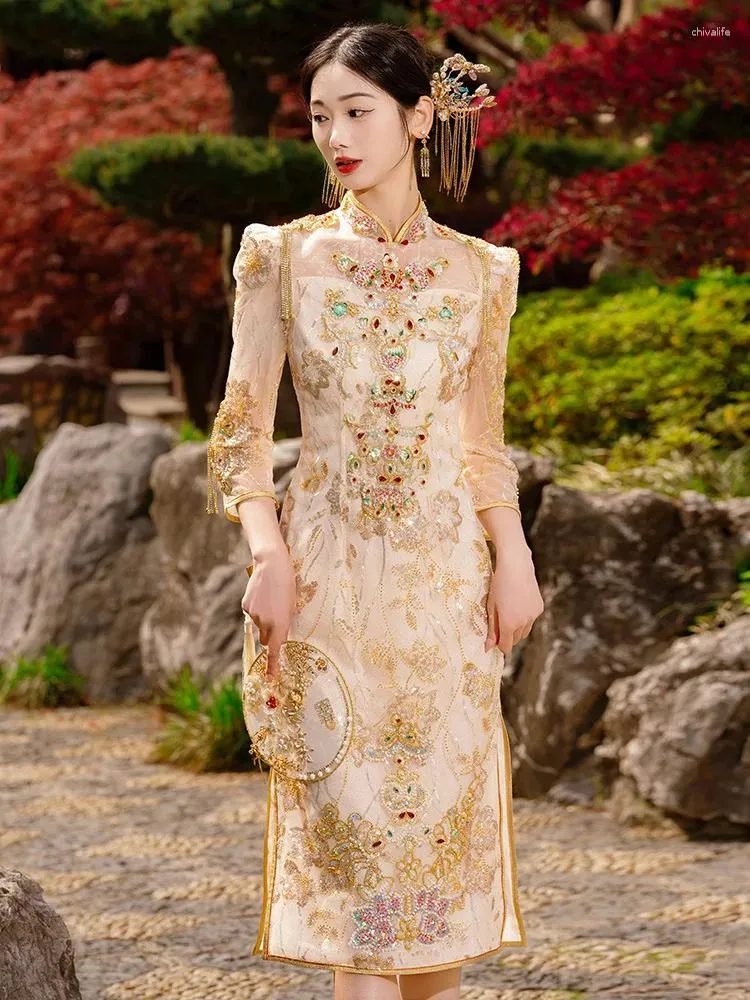 Vêtements ethniques Champagne Or Paillettes Perlées Broderie Gland Cheongsam Couple Chinois Costume De Mariage Robe De Mariée