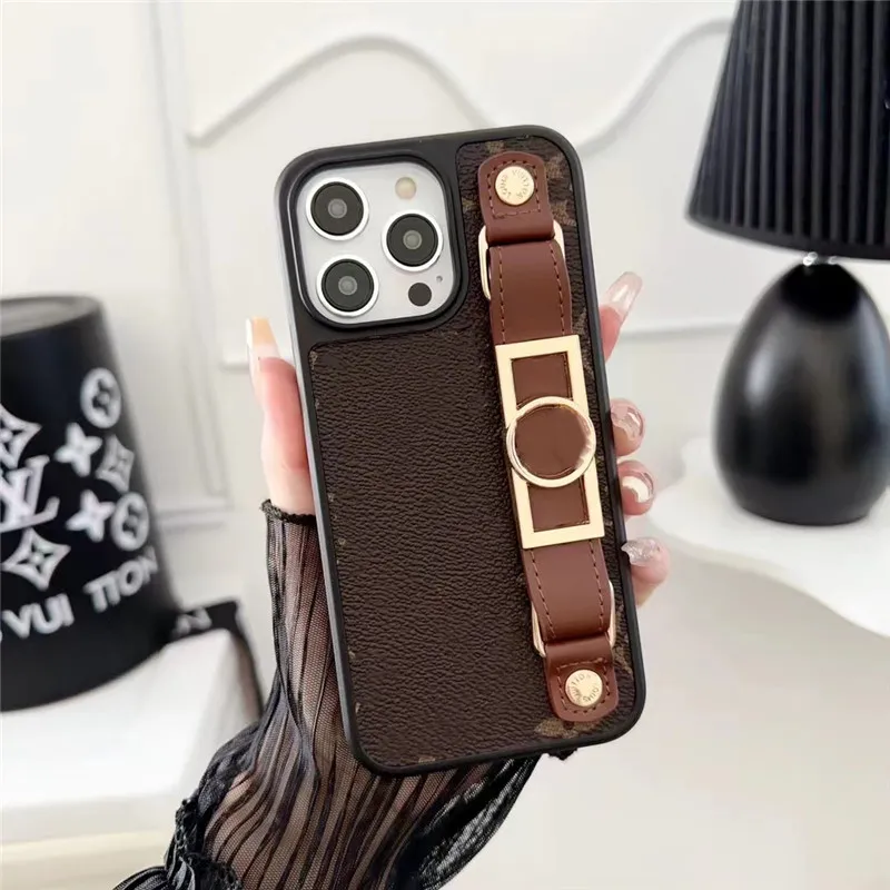 Capa de telefone com pulseira de luxo Capa de designer de moda para iPhone 15promax 15plus 15 14 Pro Max 14pro 14plus 13promax 13pro 13 12promax 12 11 Capas para celular