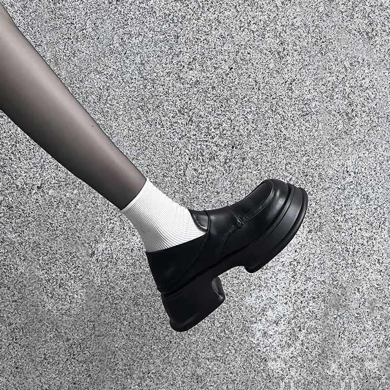 Scarpe eleganti Scarpe piccole in pelle con suola spessa morbide Mocassini inglesi da donna JK con tacco spesso stile college nero singolo versatile per le donne