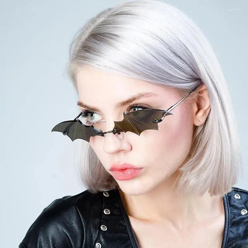 Solglasögon Borderless Bat Form Shaped Women's Brand Designer Metal Sun Glasses Women Outdoor Hip-Hop Eyewear UV400