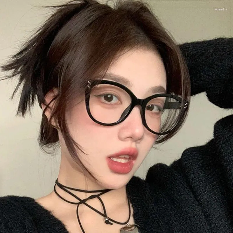 Lunettes de soleil Frames Cat Eye Shape Cadre Lunes Men Femmes Fashion Elecch Anti Blue Light Eyeglass European American Style Computer Verre