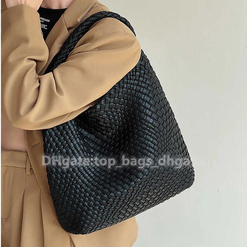 Kvinnliga modedesigner Tote Bag Wasun 2024 för lyxig shoppingdesigner stil vävd stor tote kapacitet axel casual handväska lyxväskor