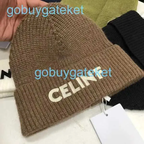 Knittad hatt Big Brand Autumn/Winter Designer Beanie/Skull Caps Staplade Baotou Letter Ribbed Woolen 4L8J