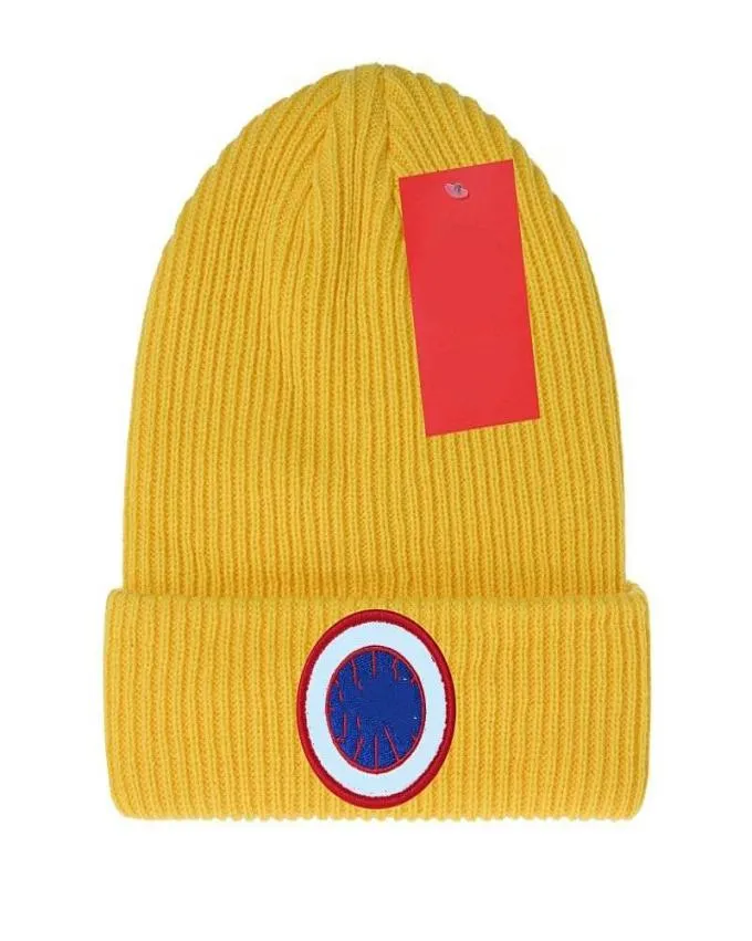 Casquettes de crâne de mode chapeaux tricotés chapeau de créateur d'hiver avec des lettres estampillées bonnet de laine chaude unisexe casquette ajustement chapeau 12 couleur8920799