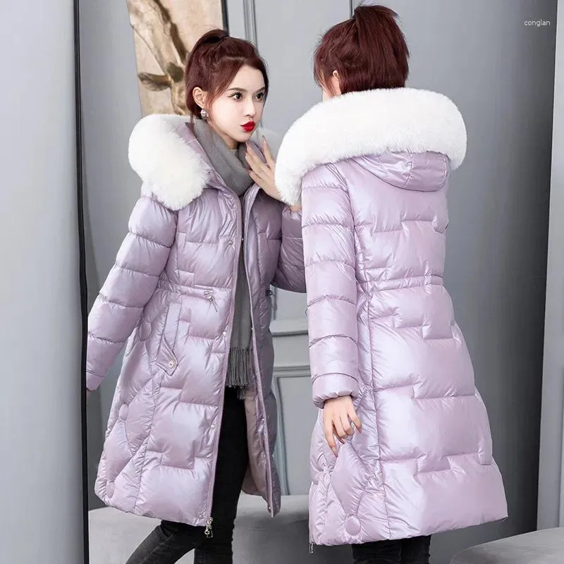 Płaszcze damskie okopy 2023 Parkas Kobiety zima moda błyszcząca wyściełana płaszcz żeńska swobodna gruba kołnierz futra z kapturem w dół bawełny