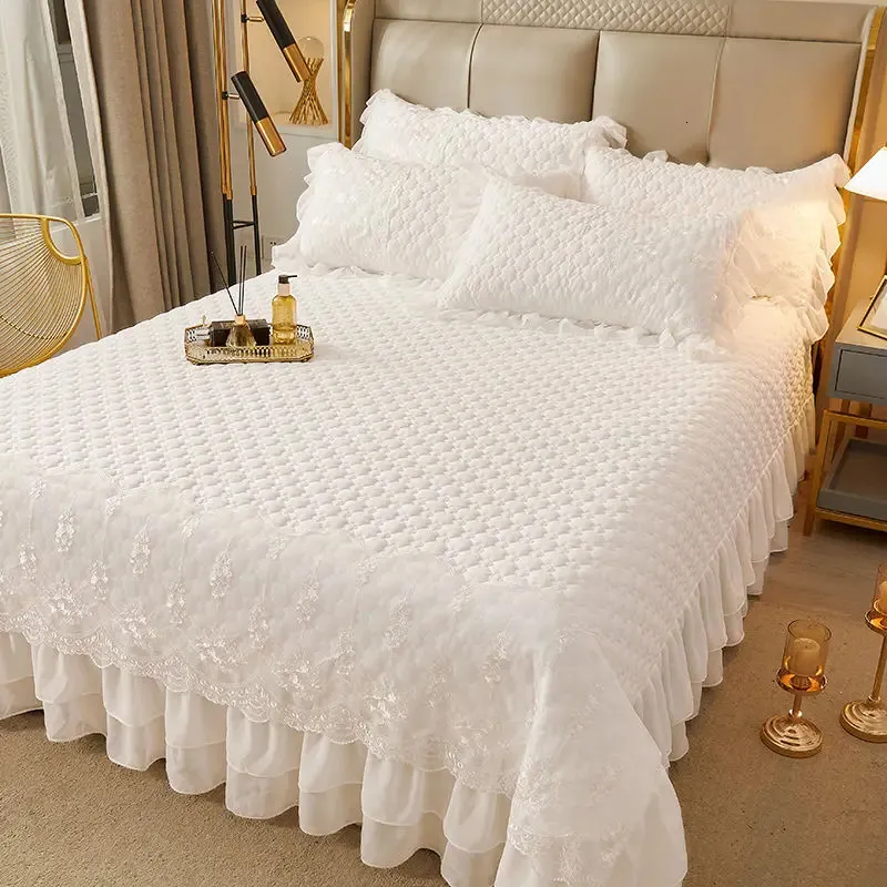 Europejskie proste koronkowe haftowane łóżko całą sezon Universal Quilt Cover Pillcase Pherproof Inslip Bed 231222