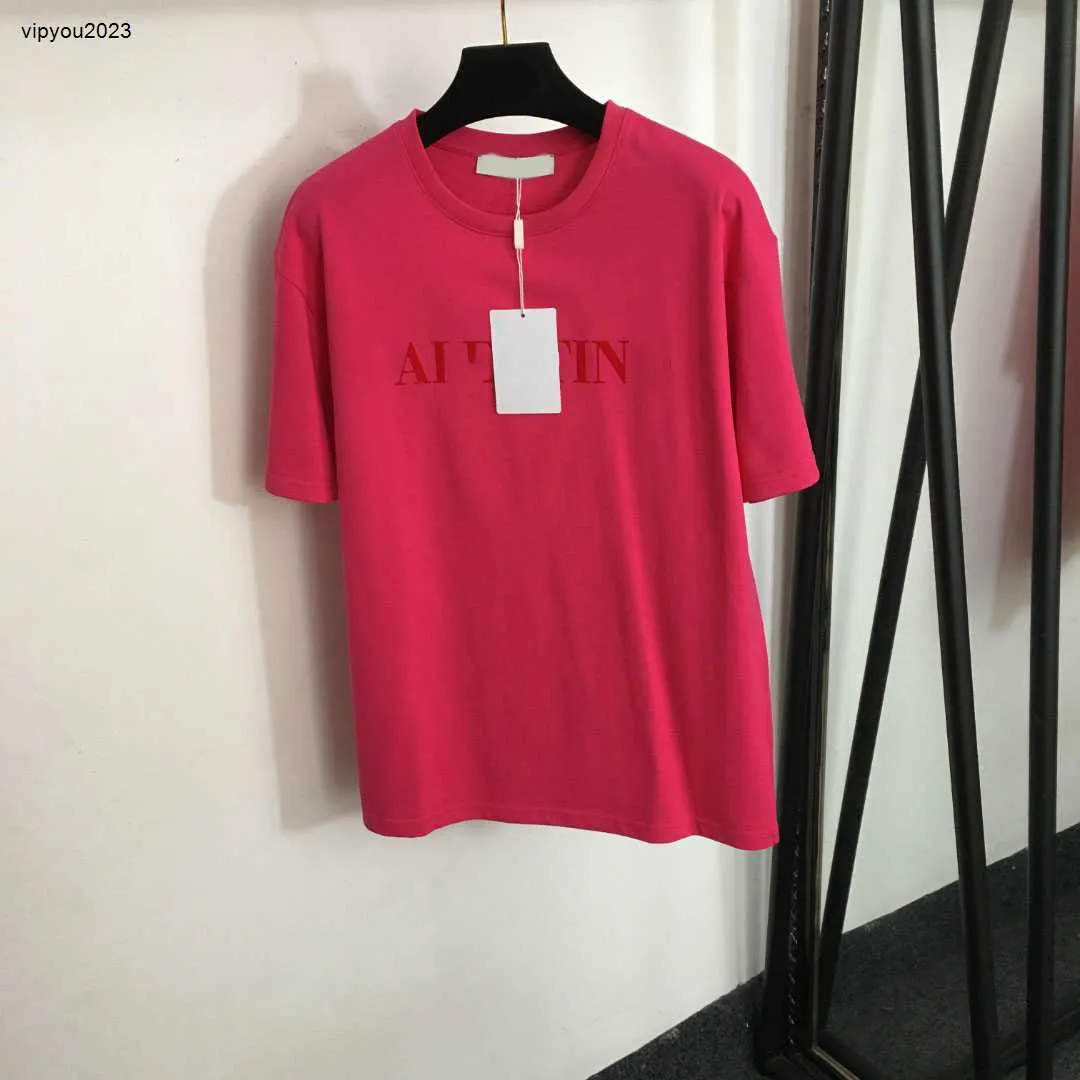 Luxurious Femmes T-shirt Clothing pour les hauts d'été Coton imprimé de mode avec lettres de logo sur le coffre à manches courtes 25 décembre