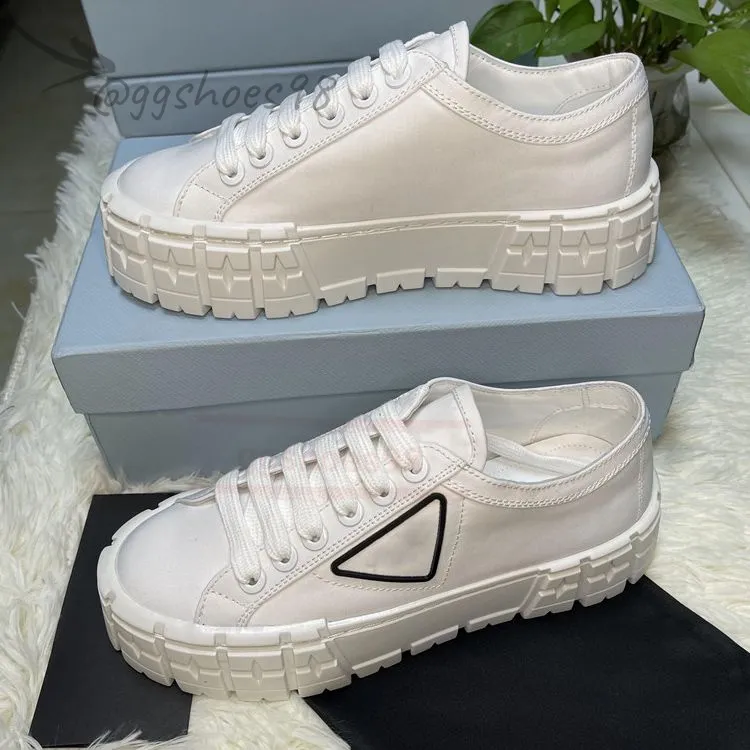 Zapatos casuales diseñador deportes viajes moda triángulo logo blanco mujeres zapatos planos con cordones tela de cuero gimnasio entrenadores plataforma señora zapatillas de deporte