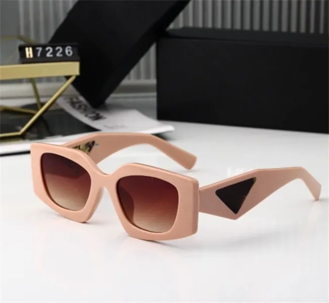 New Fashion Designer glasses Top Look Luxury Trendy Rectangle Sunglasses for Women Men Vintage Square Shades Thick Frame Nude Sunnies Unisex Sunglasses with Box UY