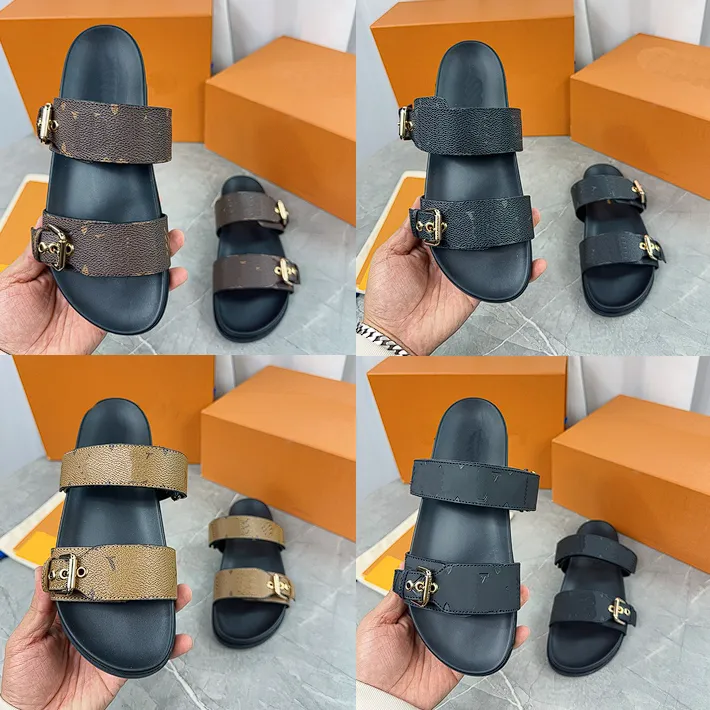 Designer Sandals Men Kvinnor tofflor Läder Flat Mules Cool Emutlyly Stylish Slides 2 remmar med justerade guldspännen Slipper Storlek 35-46