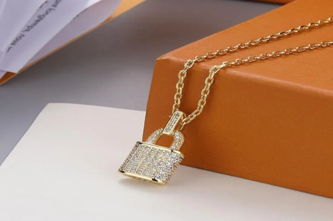 Nya lyxiga halsband smycken damer män designer elegant mode utsökt hänge silver kedja halsband guldlås hänge hög qu1023605