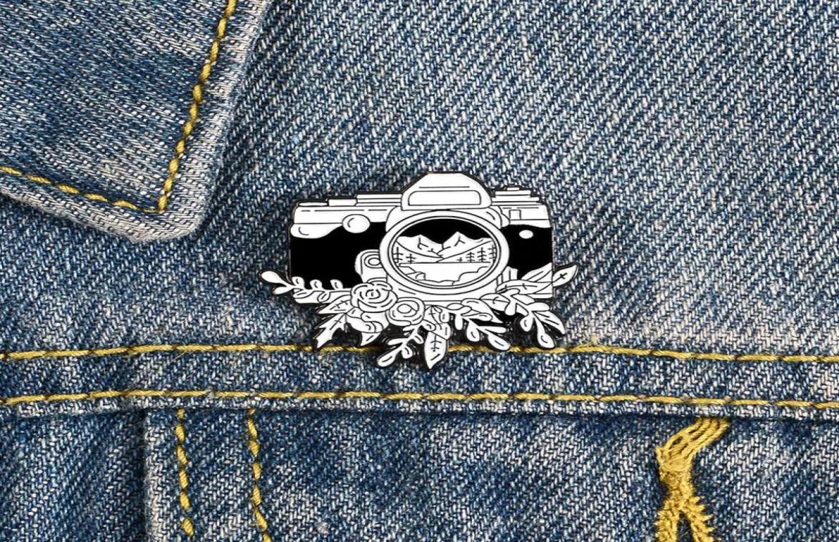 Outdoor Adventure Travel Camera Brooches Mountain Flower Cowboy Backpack Badge European Unisex Alloy Enamel Clothes Pins Jewelry A7346100