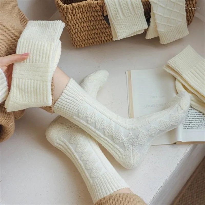 Vrouwen sokken Japanse winter warme faux wol gebreide vaste kleur rhombus gestreepte patroon dik thermische middelste buis
