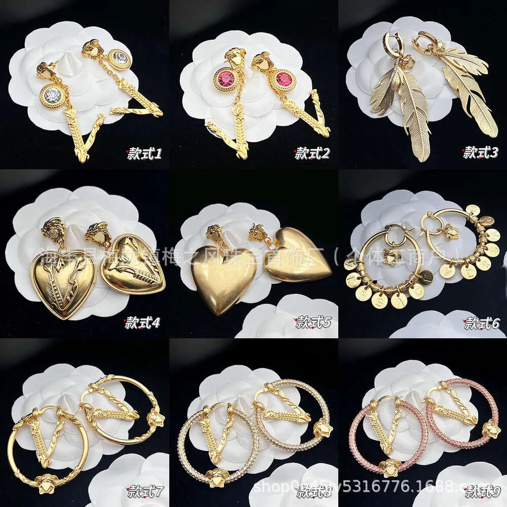 디자이너 Vercaces Versages Jewelry Fan Jia 2023 New Earrings Medusa Human Head Maze Advanced Style Brass Material Drill Earrings